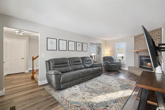 $279,900 | 53 Rose Court West, Geneseo, IL 61254