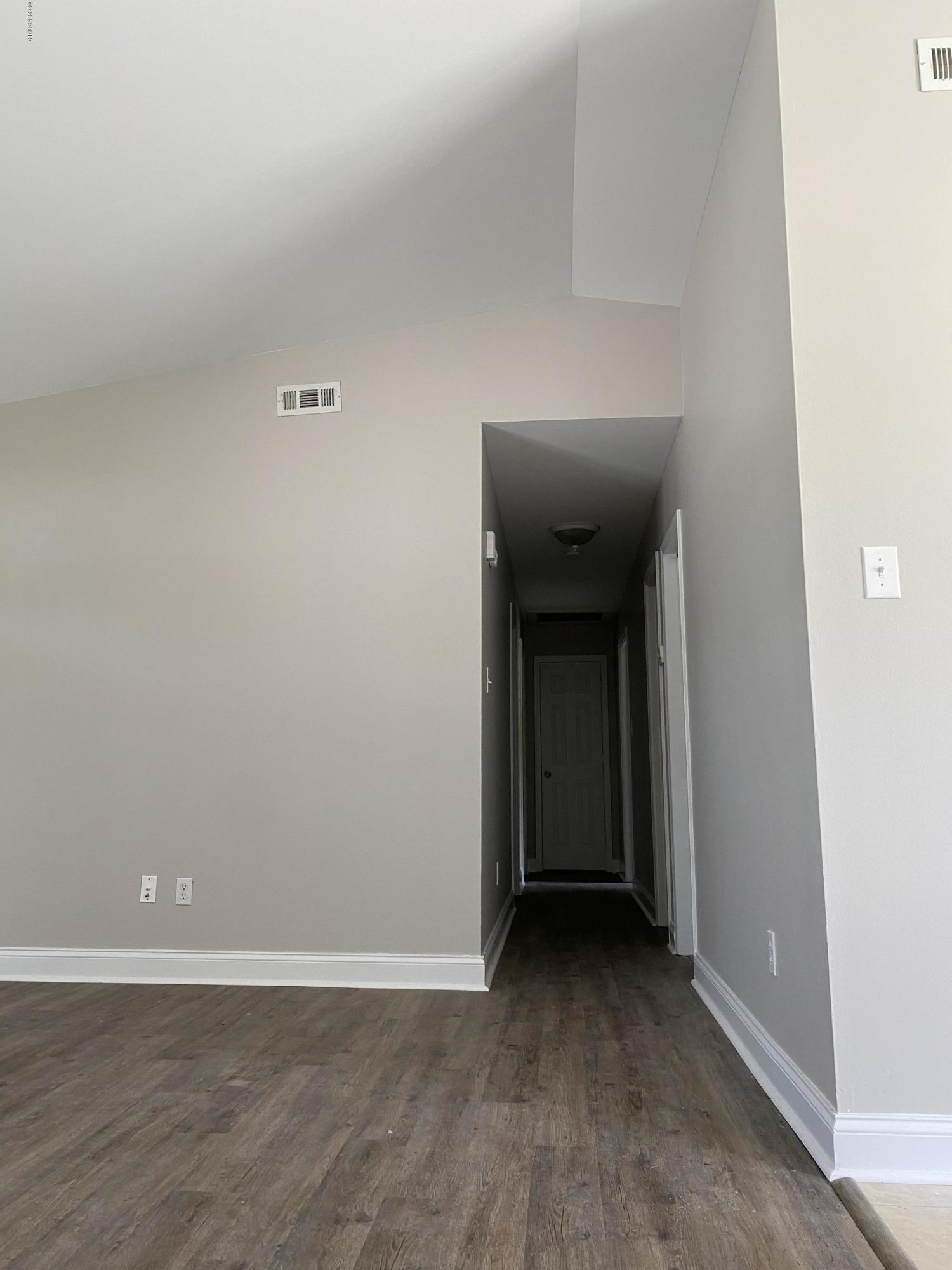 138 Bayberry Road Newport, NC 28570 - Photo 21 of 70 Vaulted Ceilings