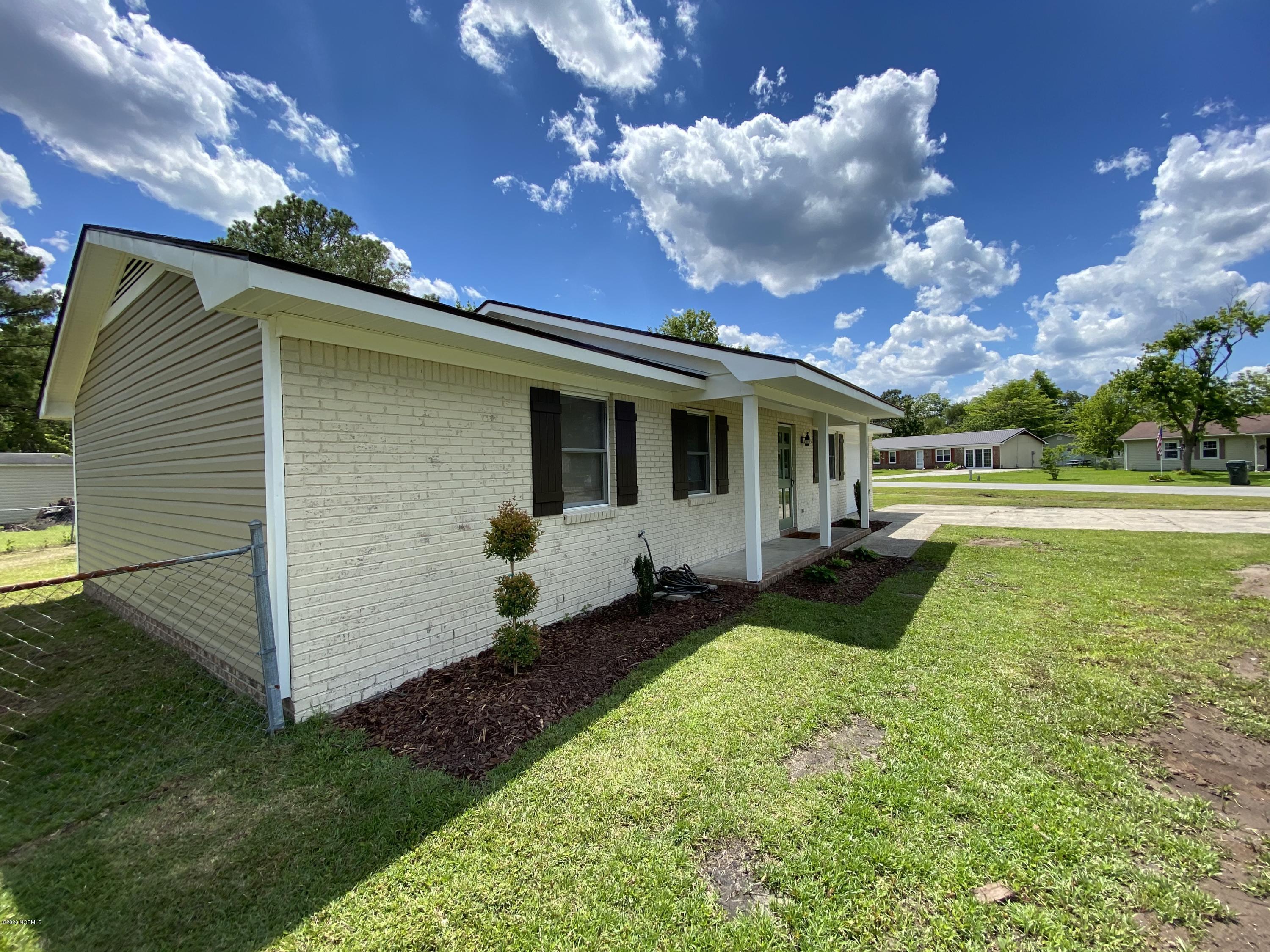 138 Bayberry Road Newport, NC 28570 - Photo 3 of 70 Left view showing new vinyl siding on the sides and fresh paint on the front!
