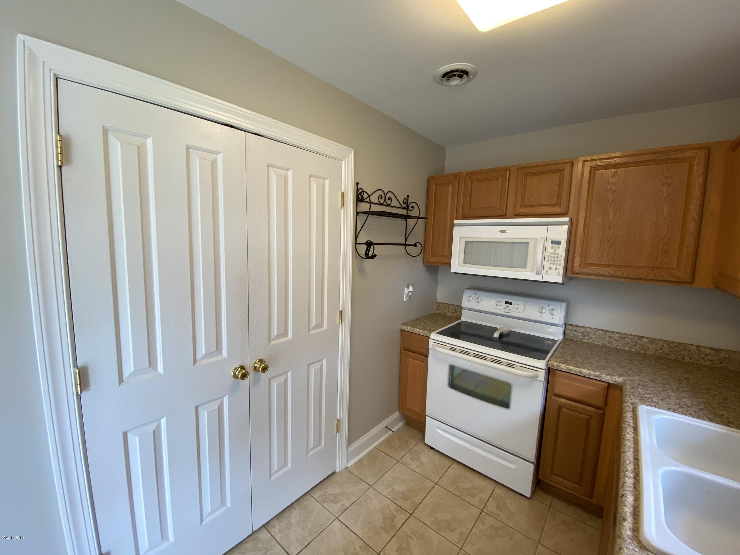 138 Bayberry Road Newport, NC 28570 - Photo 31 of 70 Large pantry/utility closet!