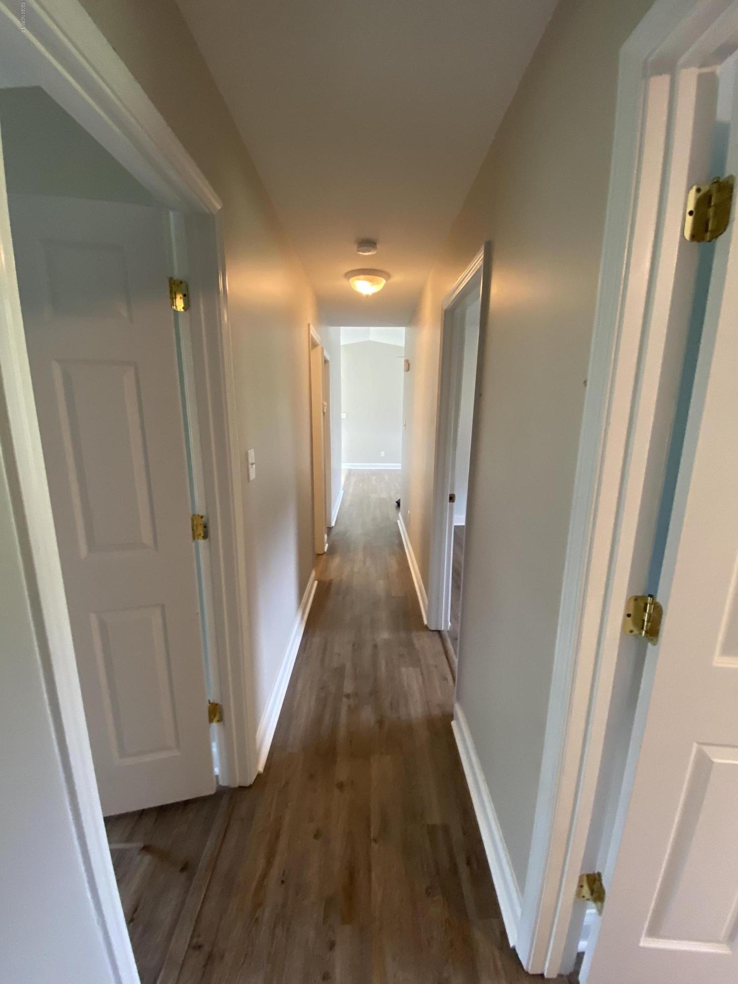 138 Bayberry Road Newport, NC 28570 - Photo 55 of 70 Hallway