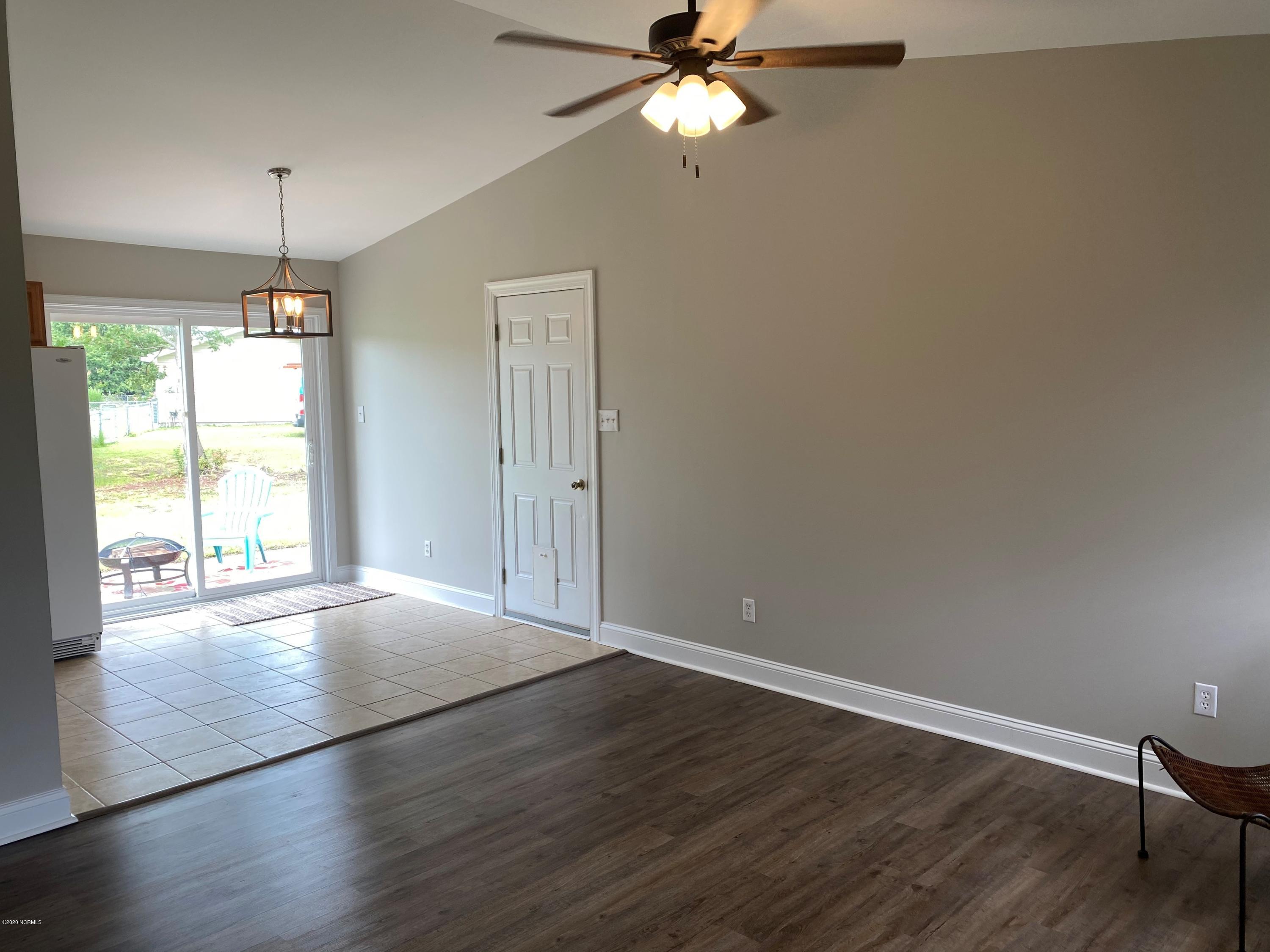 138 Bayberry Road Newport, NC 28570 - Photo 10 of 70 back2