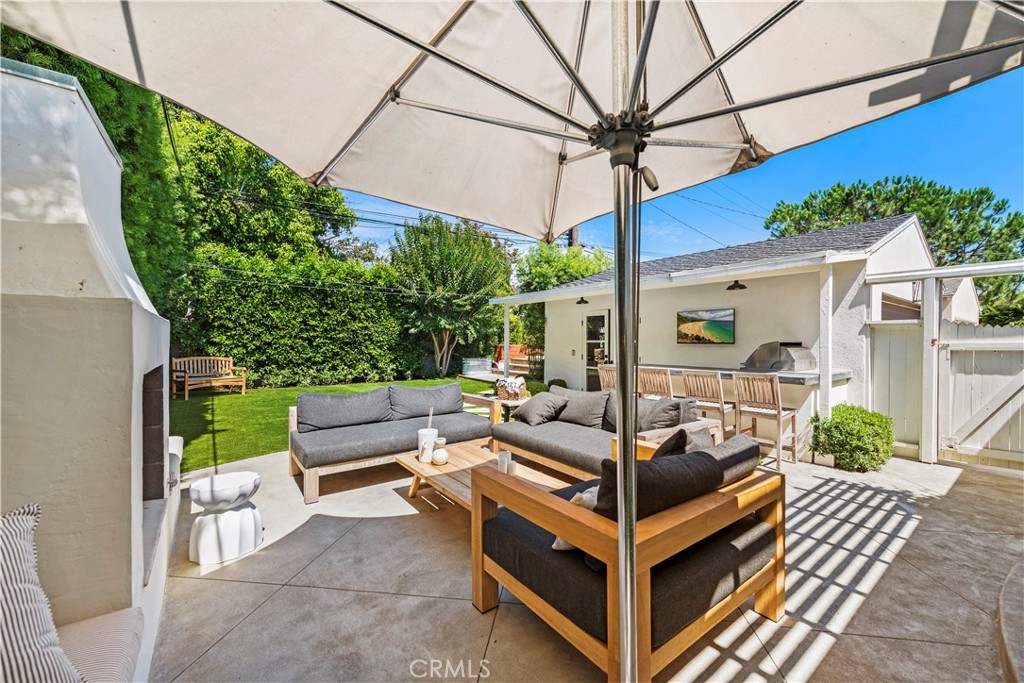 320 Broadway Costa Mesa, CA 92627 - Photo 25 of 43 a view of outdoor space yard and patio