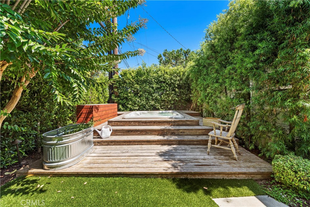 320 Broadway Costa Mesa, CA 92627 - Photo 30 of 43 a view of outdoor space with seating