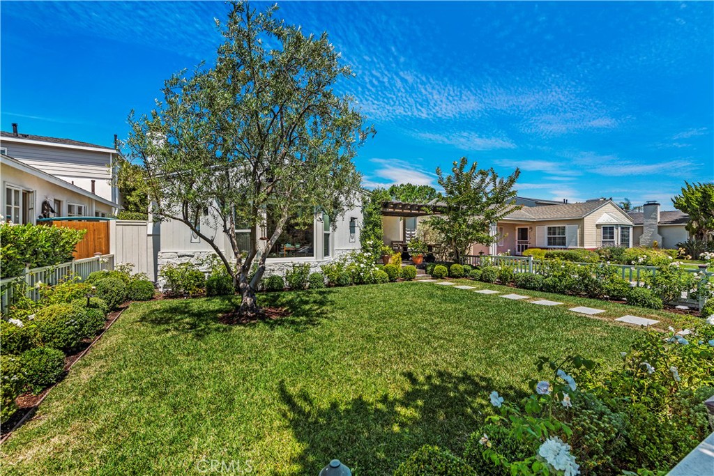 320 Broadway Costa Mesa, CA 92627 - Photo 5 of 43 a front view of a house with a yard