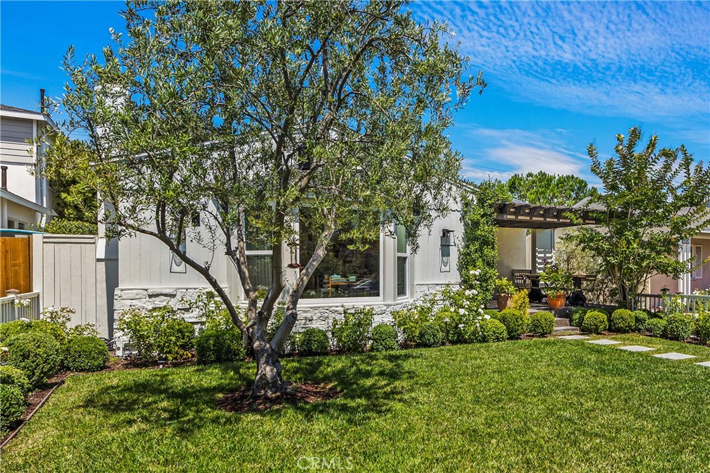 320 Broadway Costa Mesa, CA 92627 - Photo 6 of 43 a front view of a house with garden