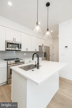 $2,395 | 2002 Frankford Avenue, Unit 302, Philadelphia, PA 19125