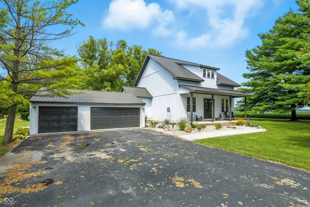 $425,000 | 1416 East 600 North, Windfall, IN 46076