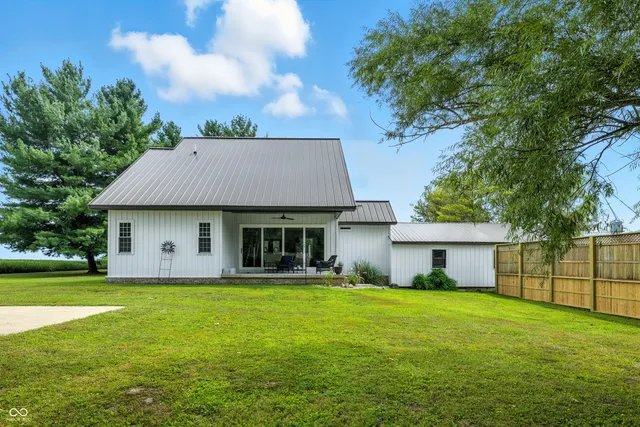 $425,000 | 1416 East 600 North, Windfall, IN 46076