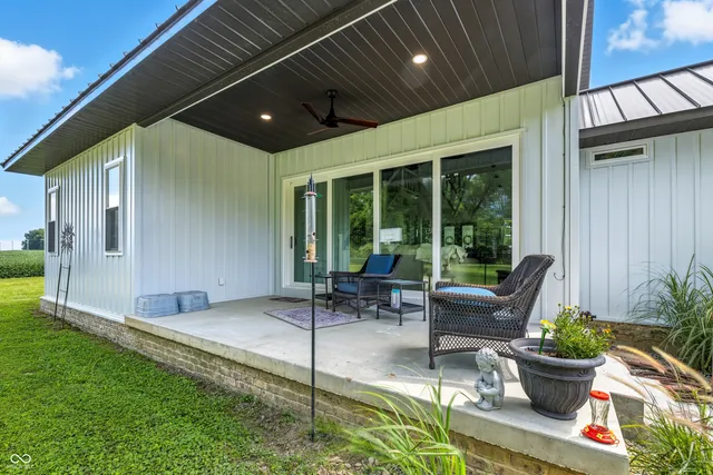 $425,000 | 1416 East 600 North, Windfall, IN 46076