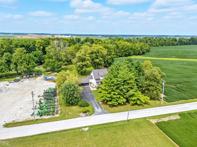 $425,000 | 1416 East 600 North, Windfall, IN 46076