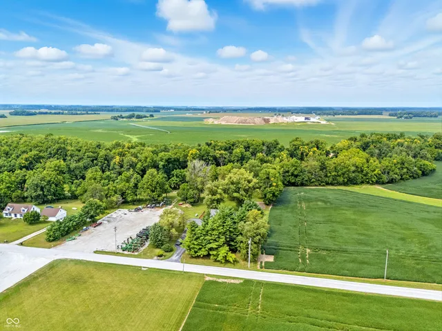 $425,000 | 1416 East 600 North, Windfall, IN 46076