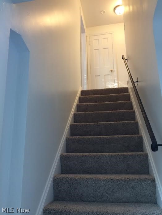 1148 Winston Road Cleveland, OH 44121 - Photo 10 of 27