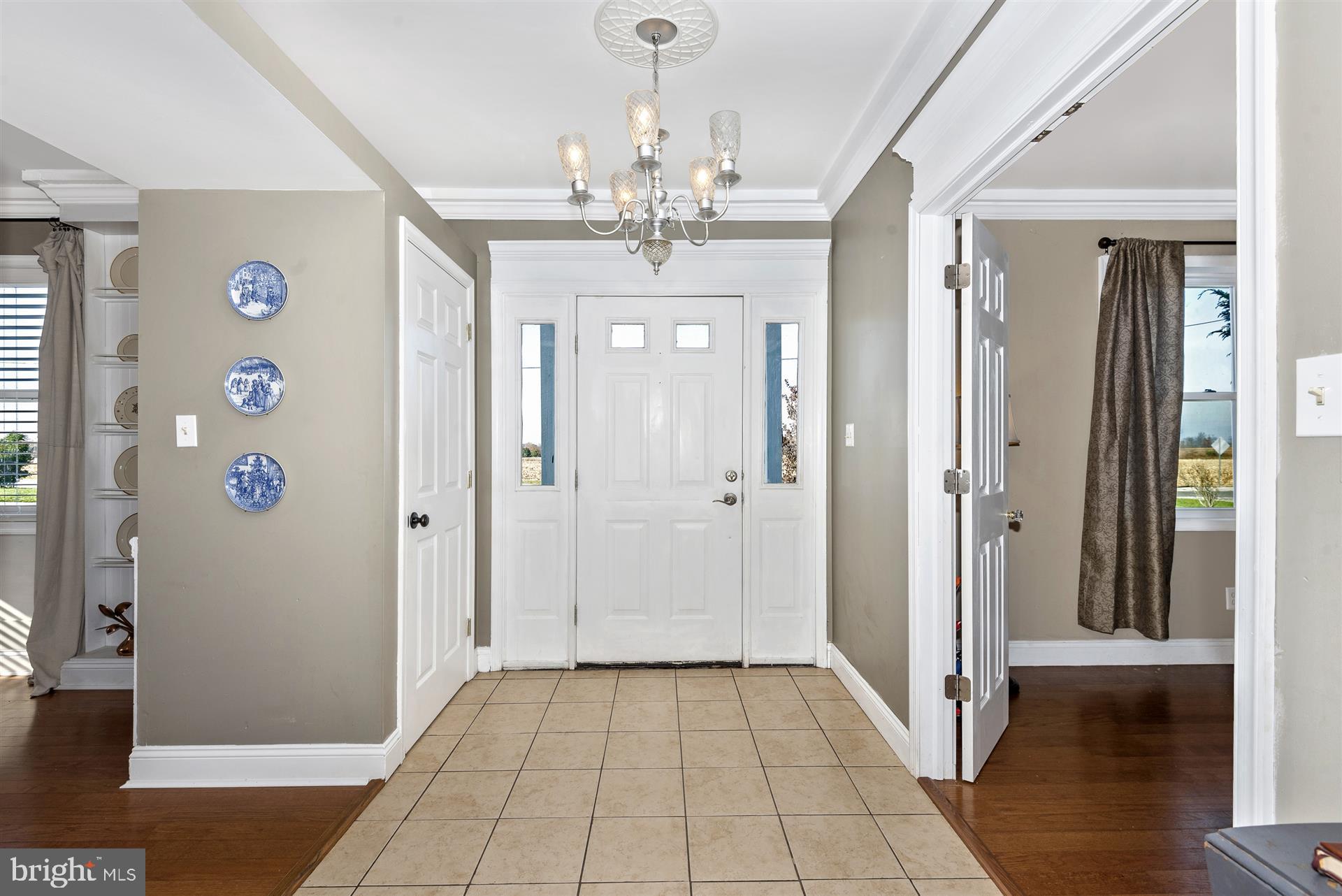 255 Bowers Road Littlestown, PA 17340 - Photo 7 of 30 Foyer