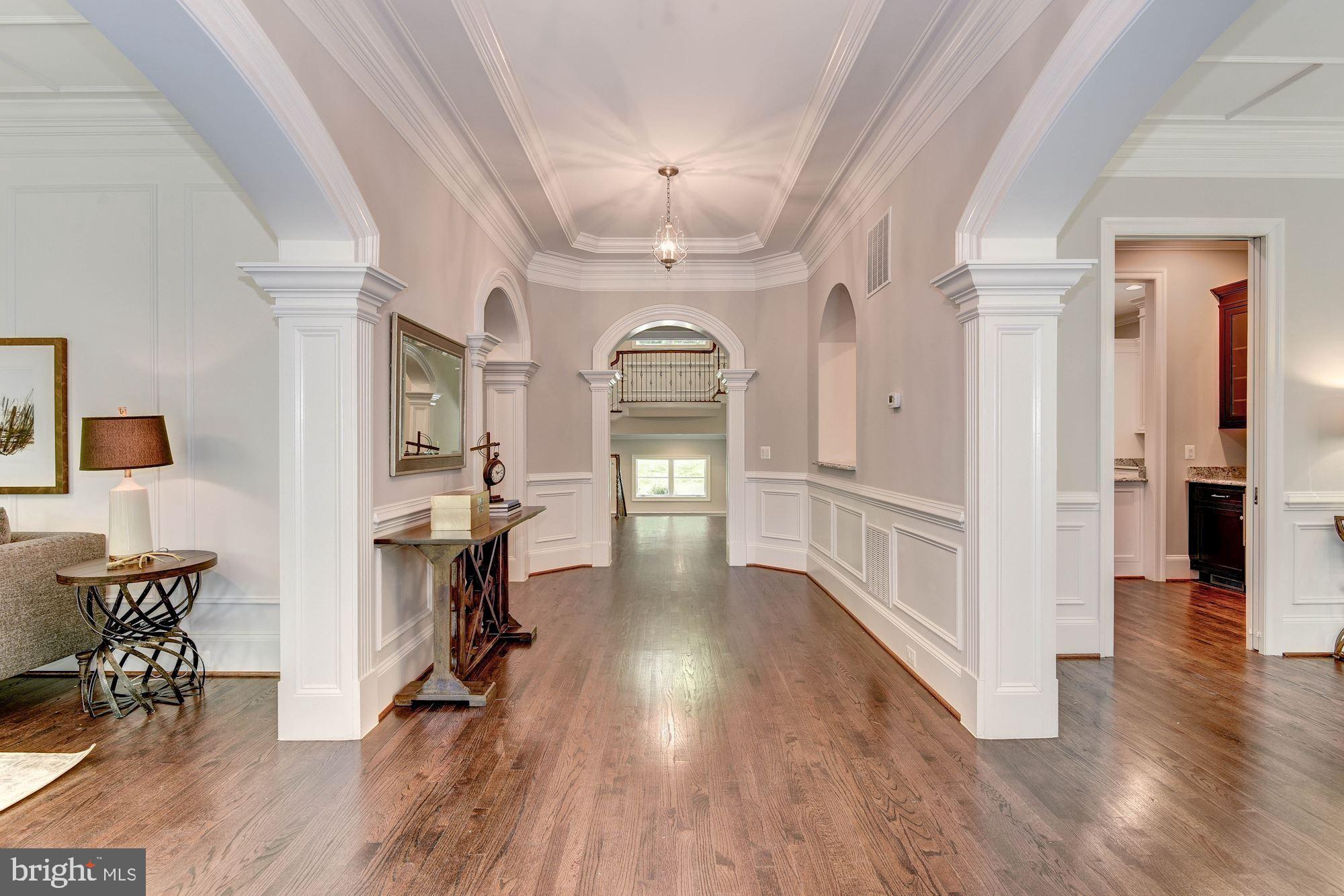 921 Saigon Road McLean, VA 22102 - Photo 5 of 29 Foyer
