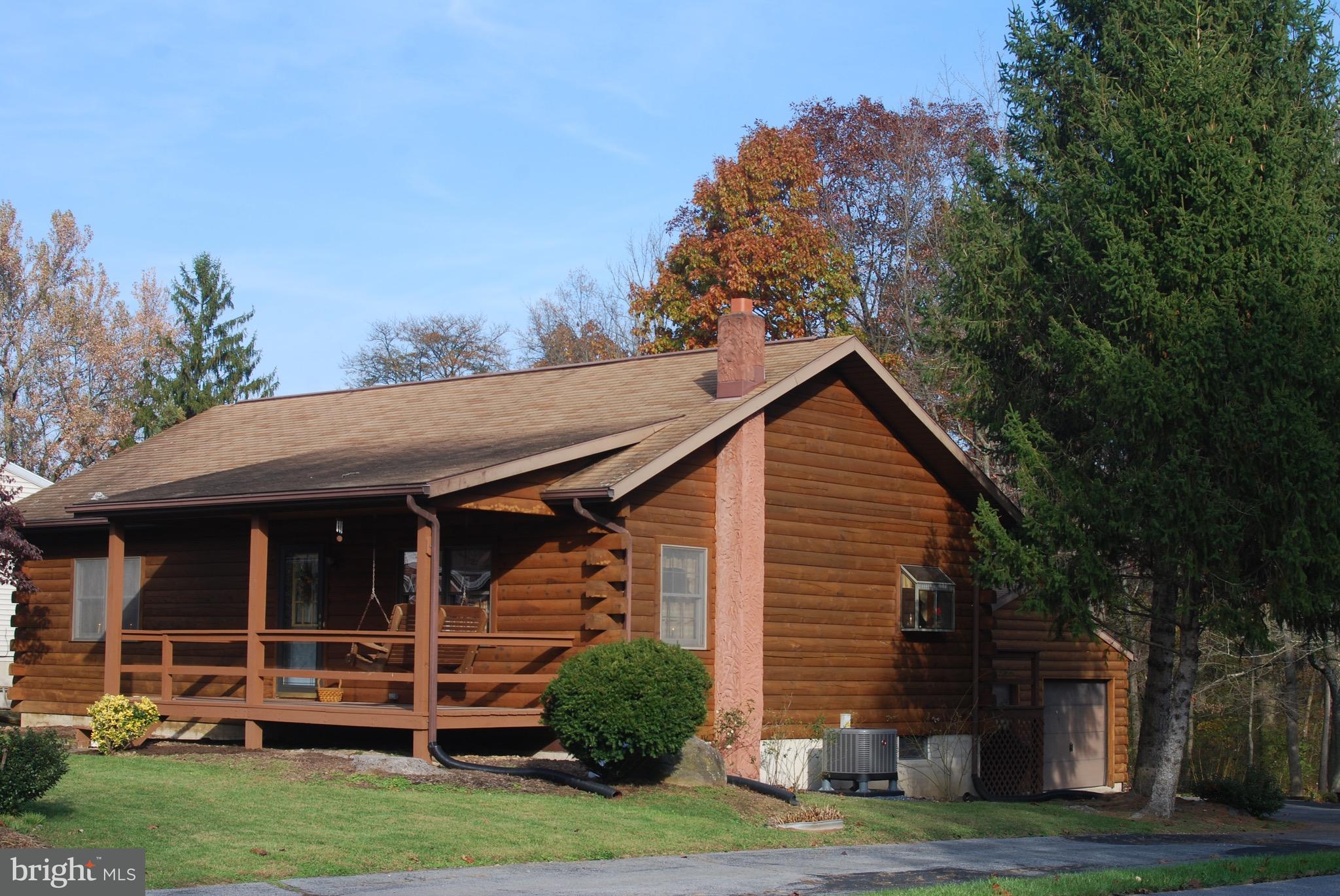 314 Decatur Street Elizabethtown, PA 17022 - Photo 2 of 24 Side View, showing back detached garage
