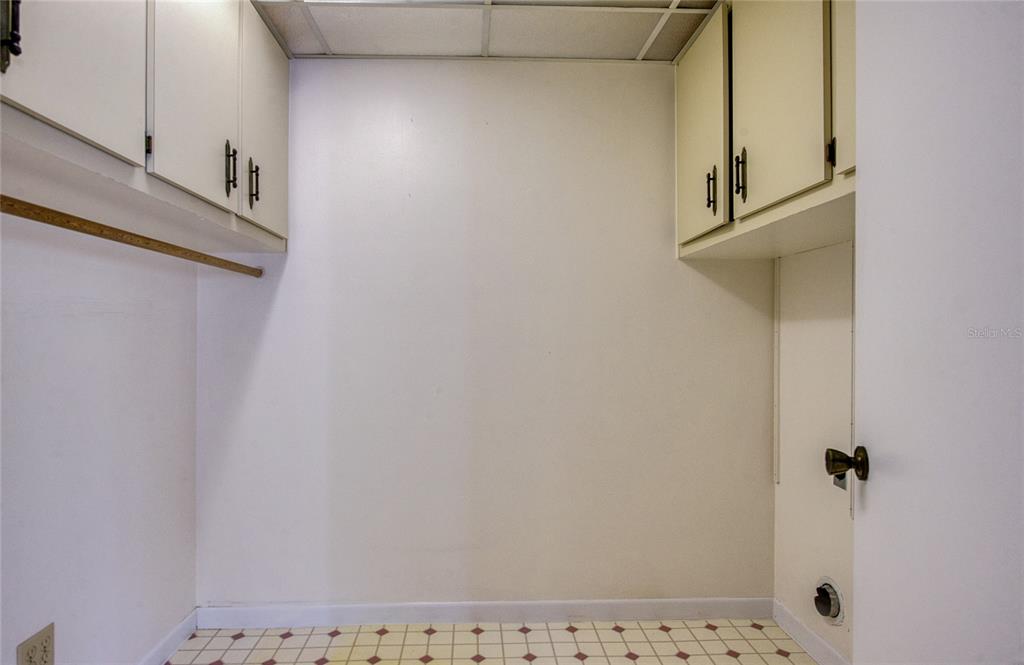 700 Starkey Road, Unit 1145 Largo, FL 33771 - Photo 31 of 63 a bathroom with a shower