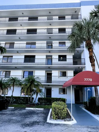 $140,000 | 7770 Tahiti Lane, Unit 504, Lake Worth, FL 33467