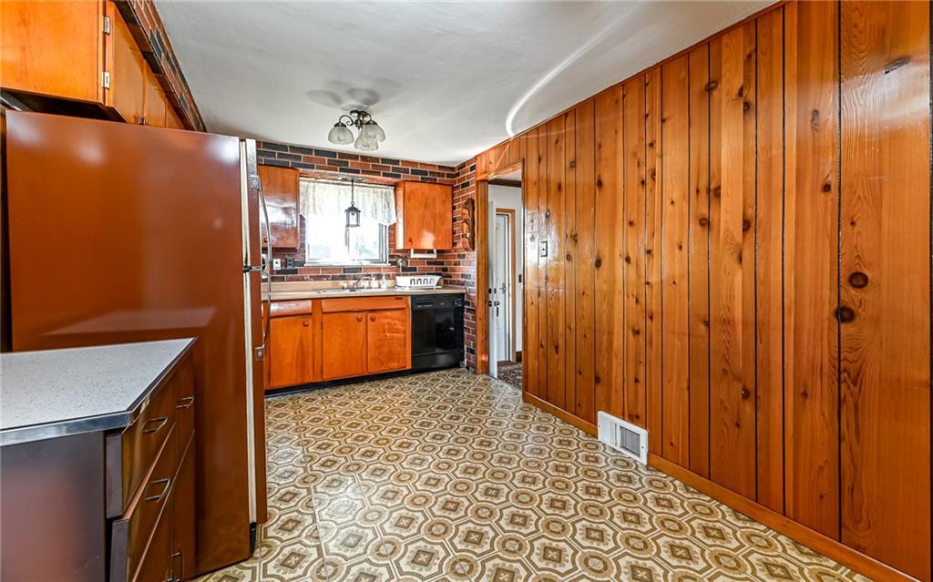 1584 Brinton Road Pittsburgh, PA 15221 - Photo 35 of 43 Gallery Image 35