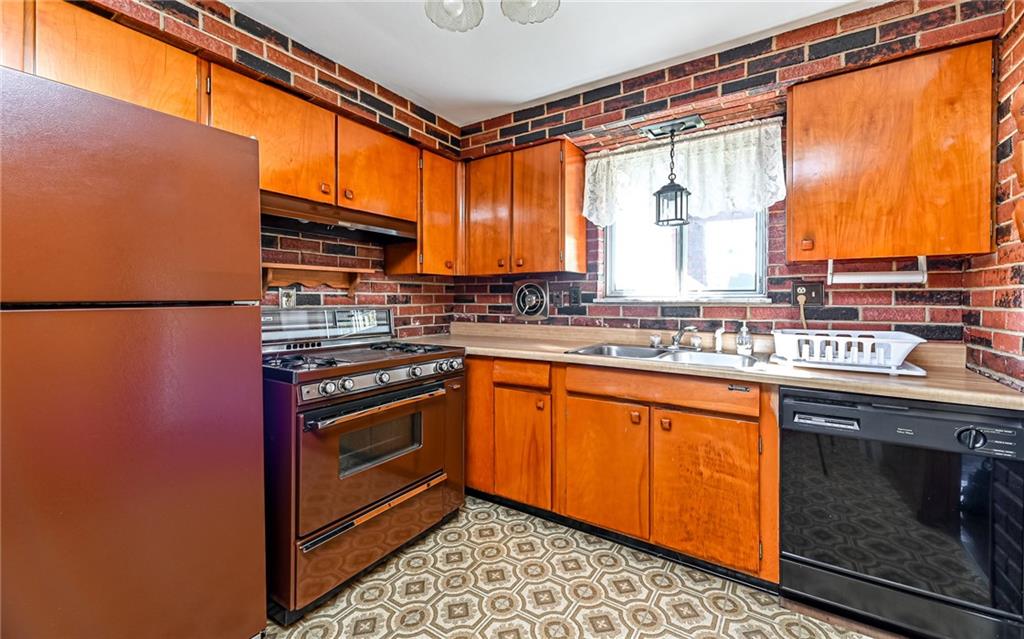 1584 Brinton Road Pittsburgh, PA 15221 - Photo 37 of 43 Gallery Image 37