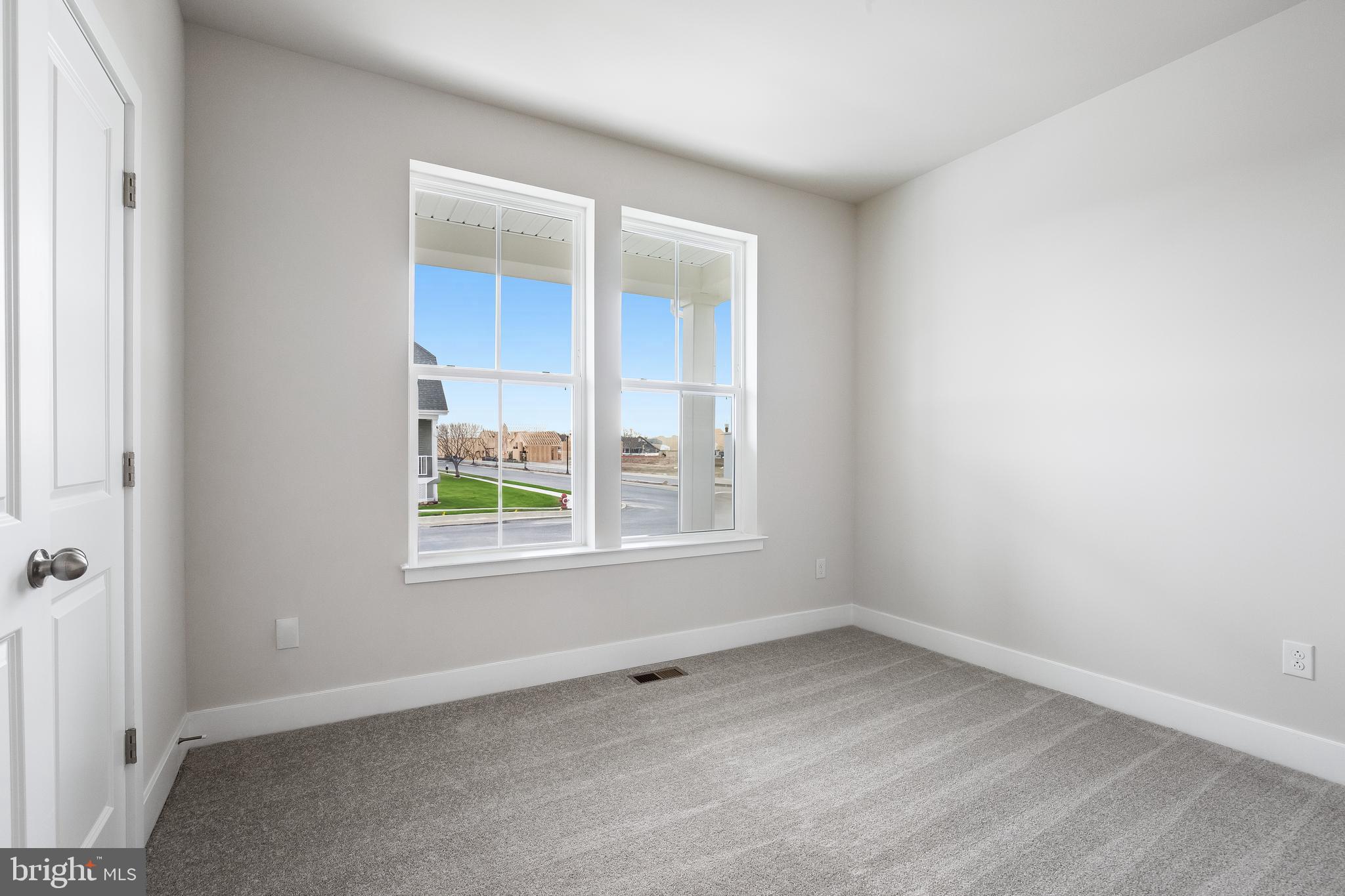 203 Mariners Circle Milton, DE 19968 - Photo 2 of 32 an empty room with a window