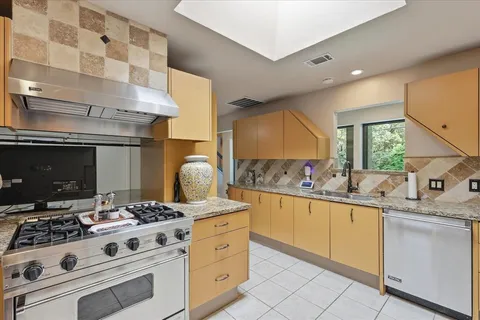 $795,000 | 16702 Village Lane, Dallas, TX 75248