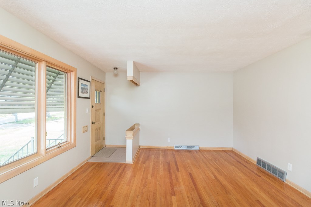 7812 Hoertz Road Cleveland, OH 44134 - Photo 5 of 27