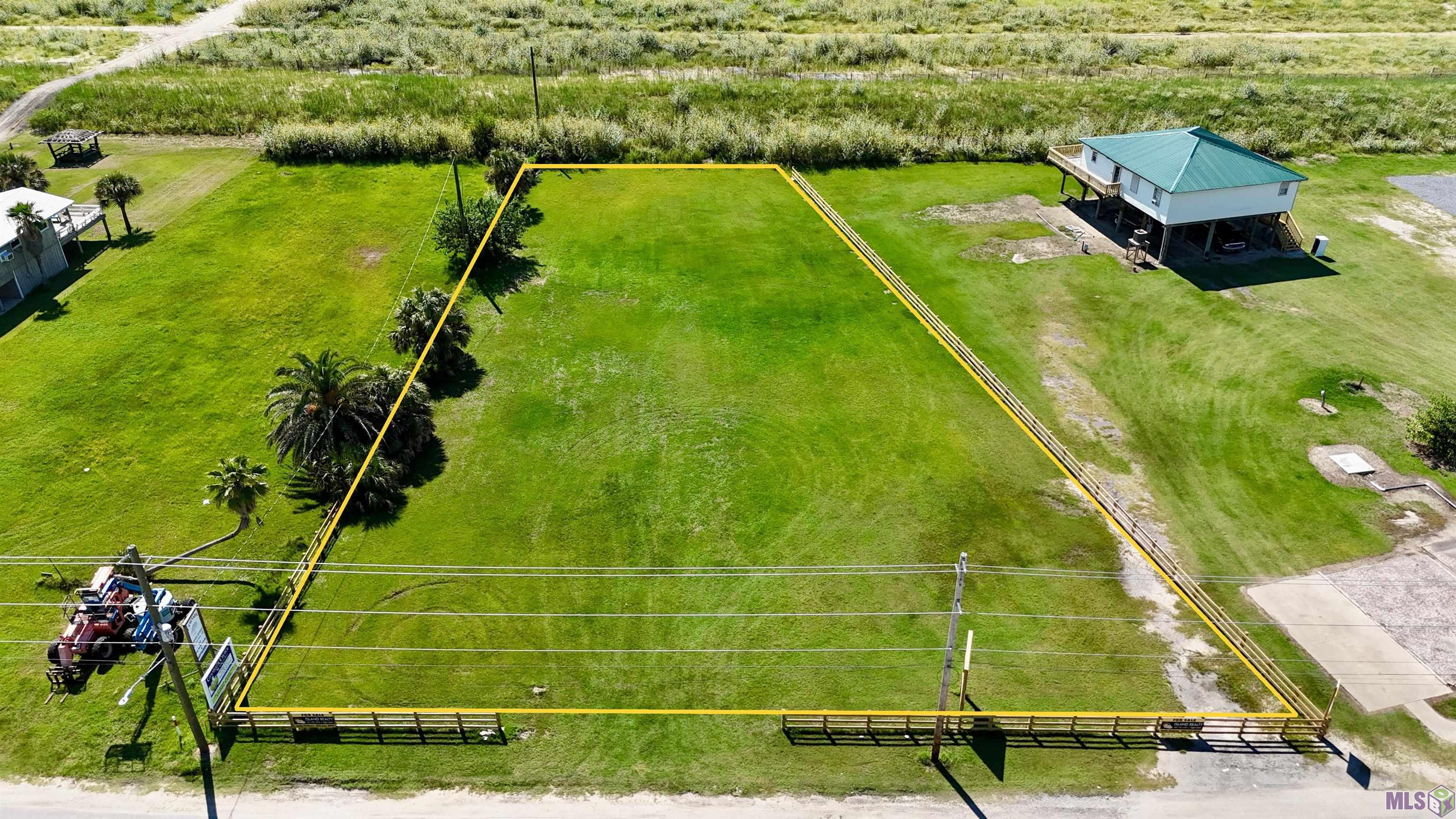 3098 Highway 1 Grand Isle, LA 70358 - Photo 2 of 15