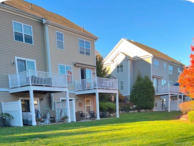 21 High Ridge Lane, Unit 21 Middletown, NY 10940 - Photo 23 of 33 a view of a building with a swimming pool