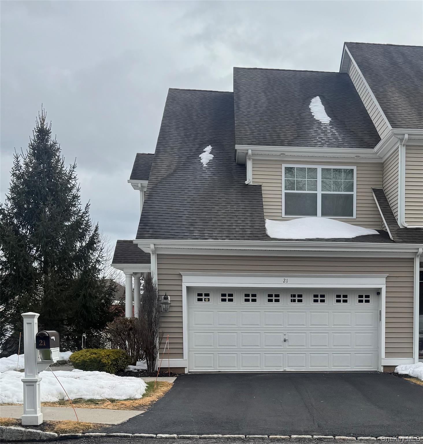 21 High Ridge Lane, Unit 21 Middletown, NY 10940 - Photo 3 of 33 a front view of a house with a yard