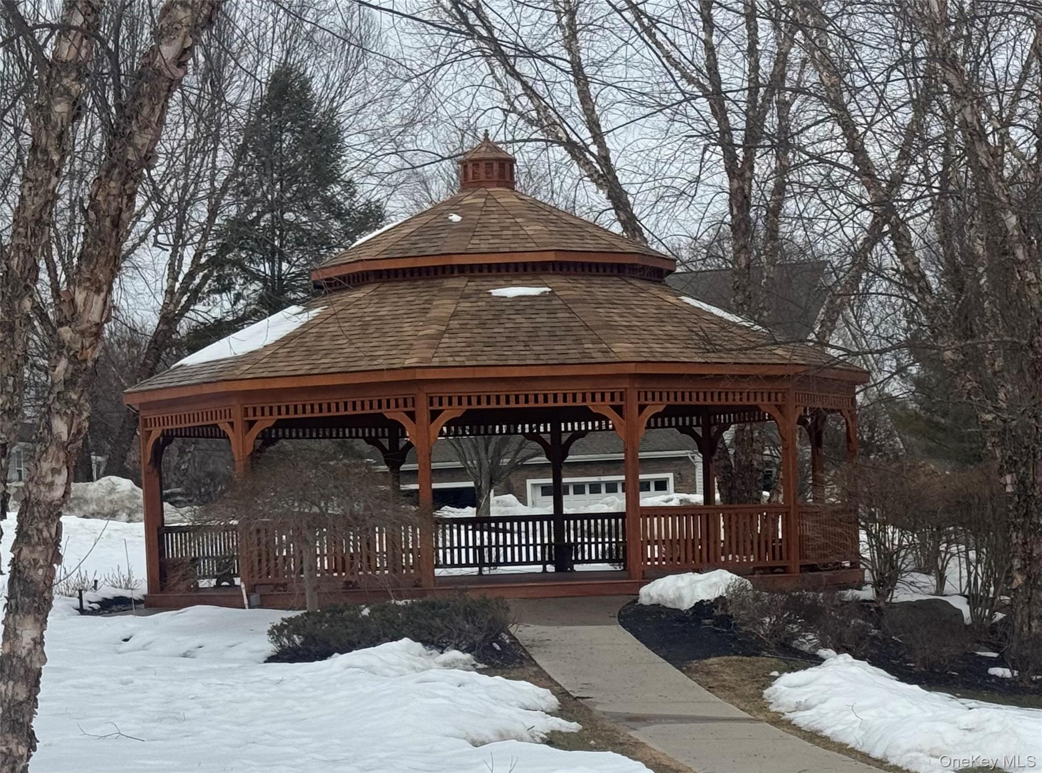 21 High Ridge Lane, Unit 21 Middletown, NY 10940 - Photo 33 of 33 a front view of a house with garden