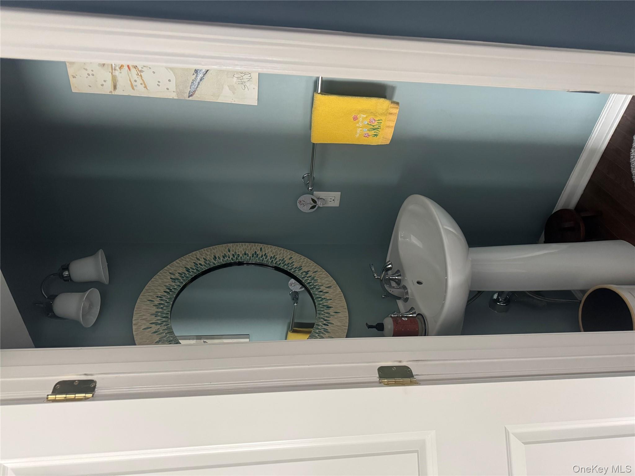 21 High Ridge Lane, Unit 21 Middletown, NY 10940 - Photo 7 of 33 a bathroom with a sink and a mirror