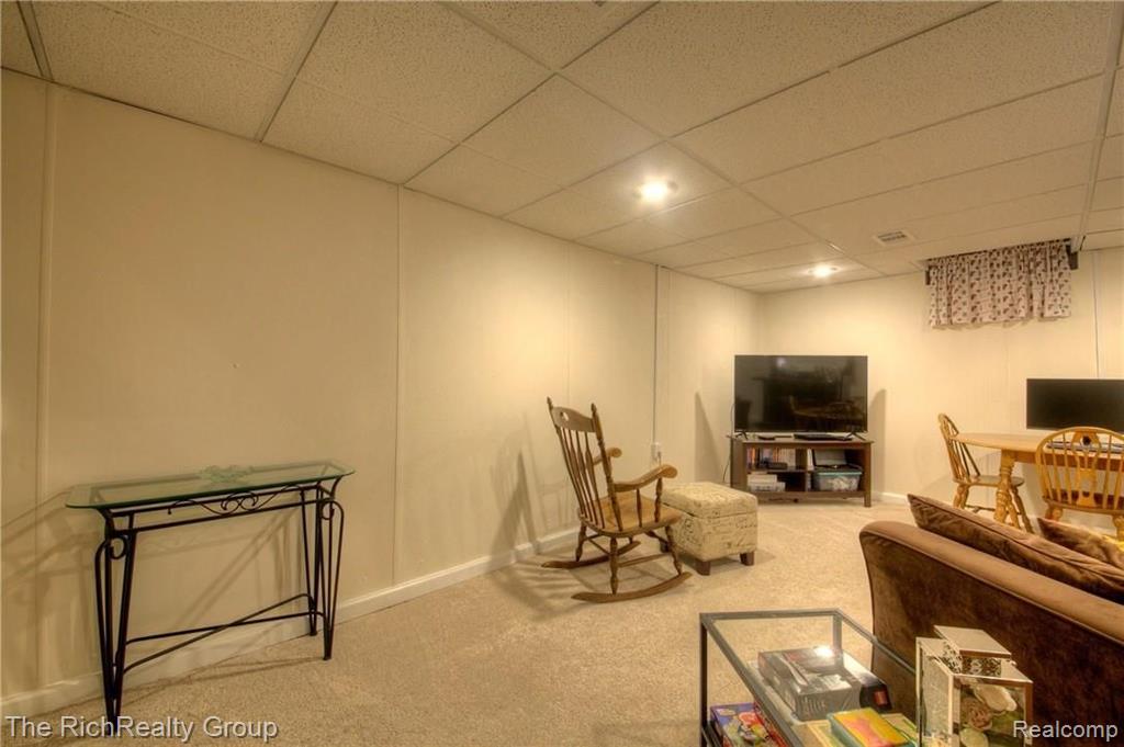 11701 Sycamore Road Plymouth, MI 48170 - Photo 19 of 34 Gallery Image 19