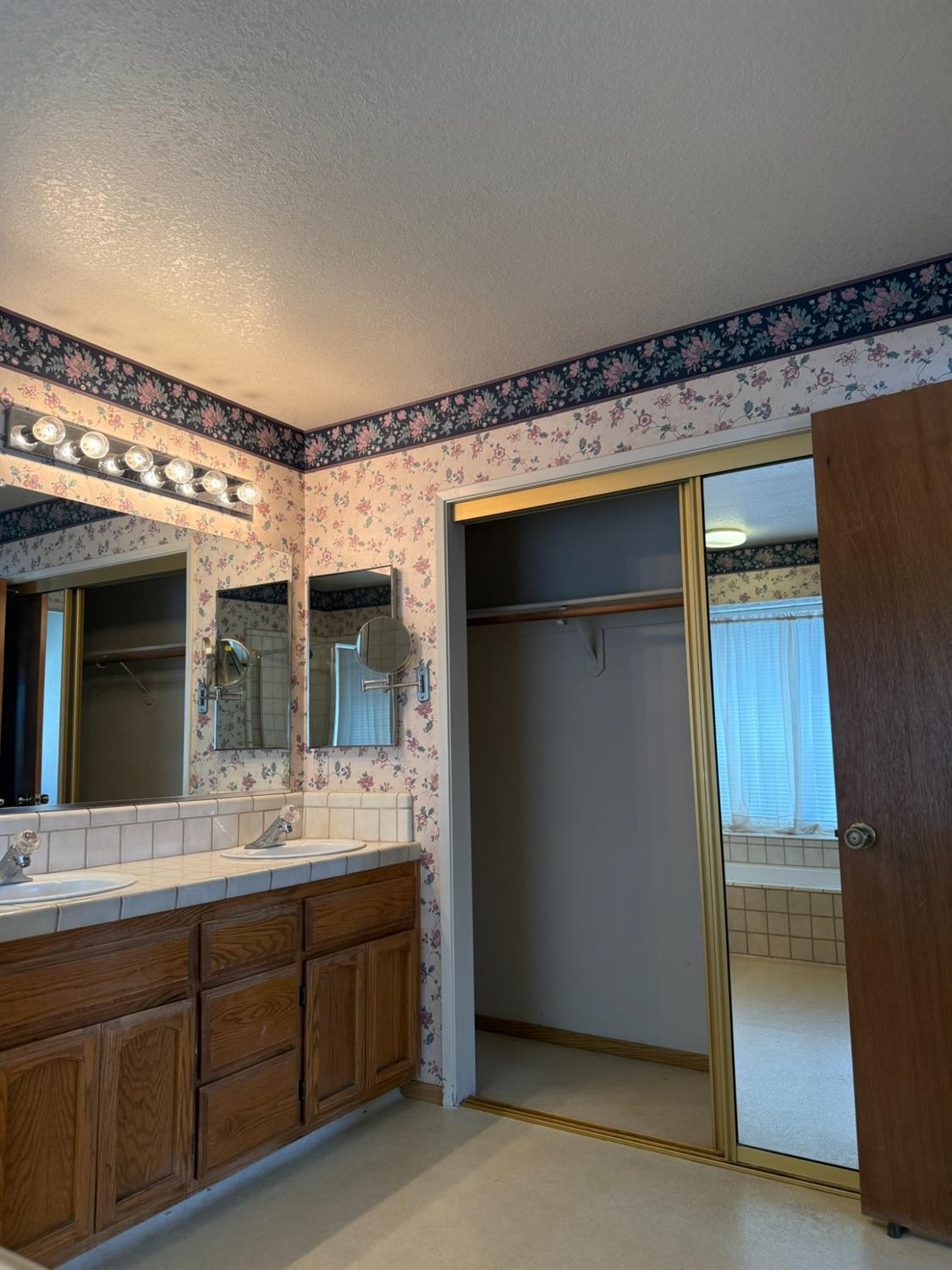 2056 Elwin Way Modesto, CA 95350 - Photo 20 of 28