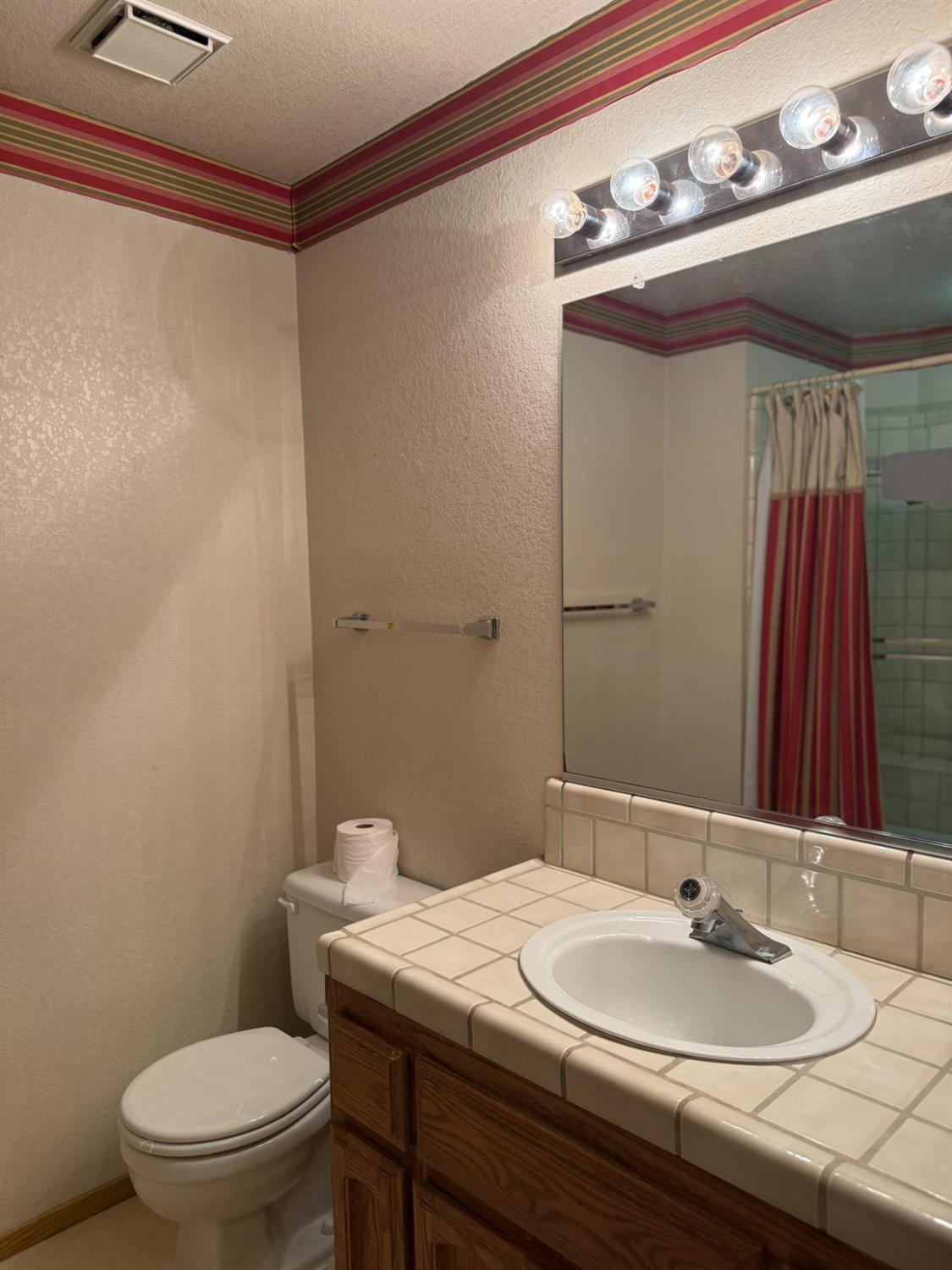 2056 Elwin Way Modesto, CA 95350 - Photo 25 of 28