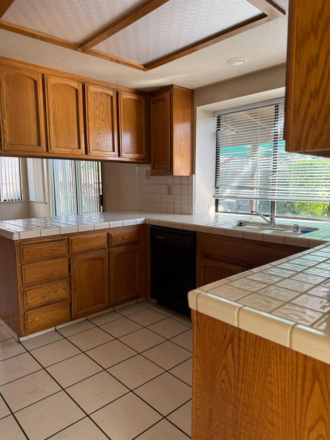 2056 Elwin Way Modesto, CA 95350 - Photo 8 of 28