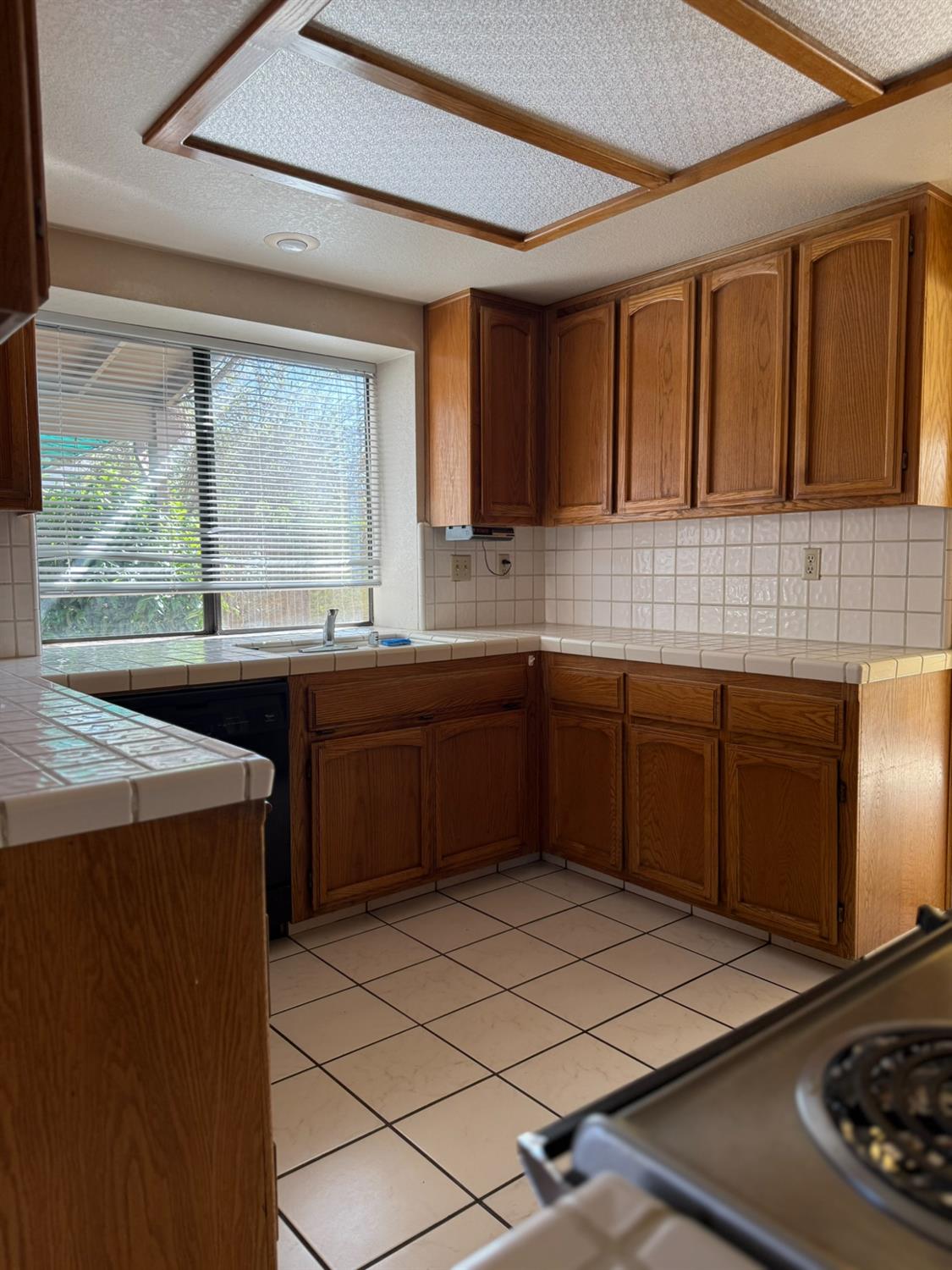 2056 Elwin Way Modesto, CA 95350 - Photo 9 of 28