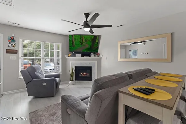 $1,200 | 305 Meadowbrook Lane, Jacksonville, NC 28546