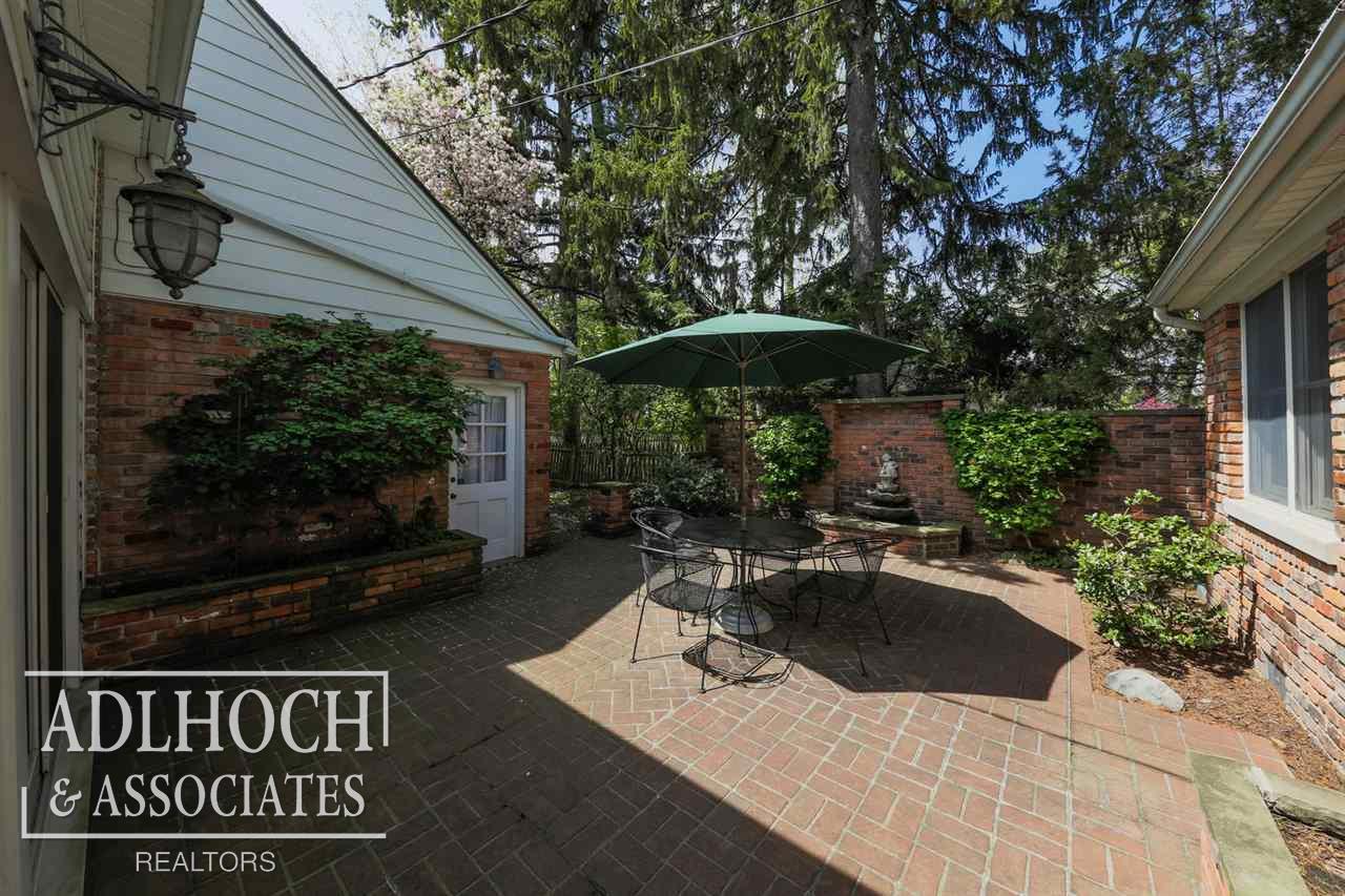 207 Ridge Road Grosse Pointe Farms, MI 48236 - Photo 4 of 28