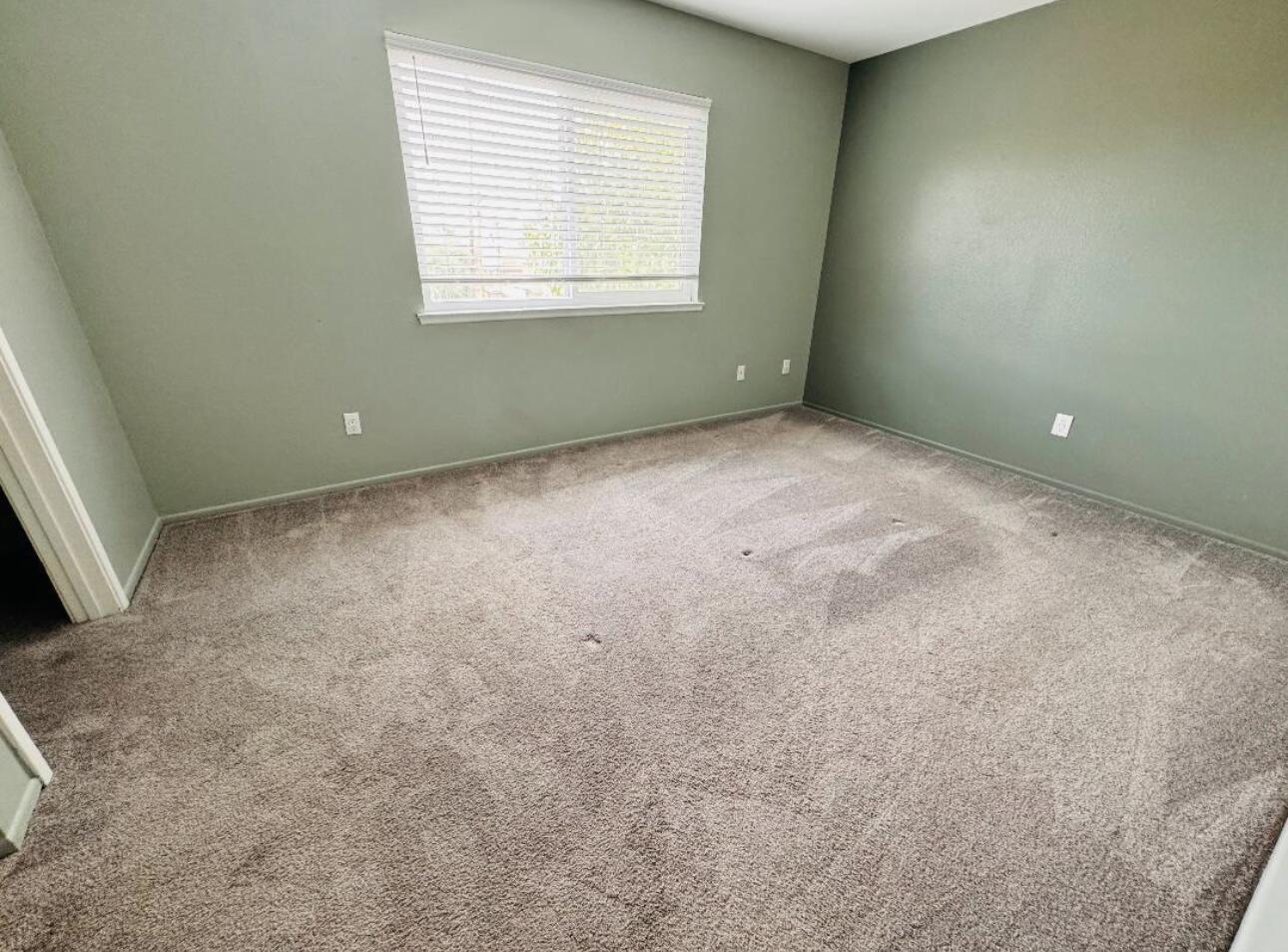 72673 Raven Road, Unit 3 Palm Desert, CA 92260 - Photo 10 of 14 an empty room with a window