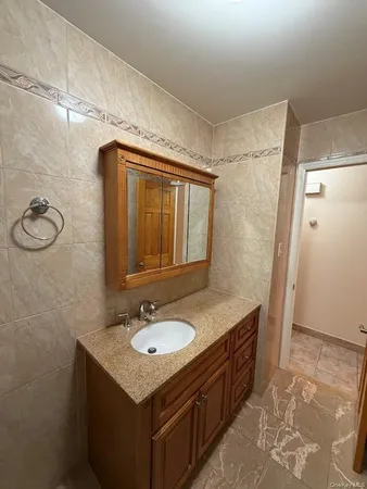 $3,100 | 147-28 22nd Avenue, Unit 1A | Whitestone