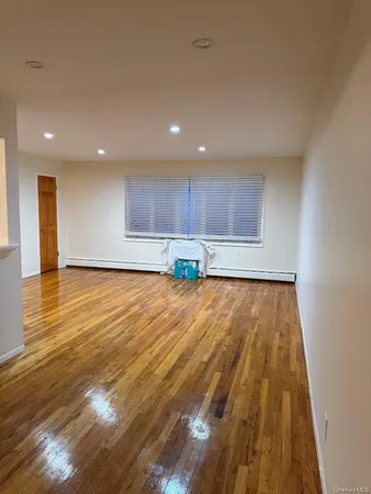$3,300 | 147-28 22nd Avenue, Unit 1A | Whitestone