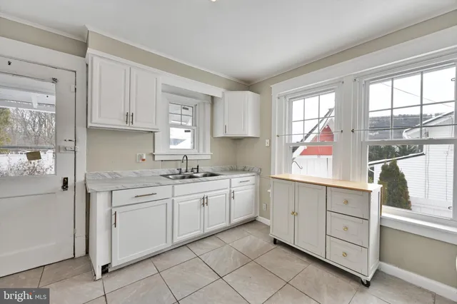 $250,000 | 302 Fleet Street, Pottsville, PA 17901