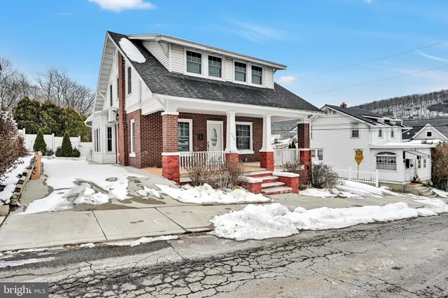 $250,000 | 302 Fleet Street, Pottsville, PA 17901
