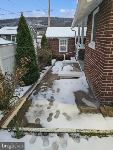 $250,000 | 302 Fleet Street, Pottsville, PA 17901