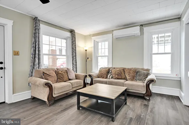 $250,000 | 302 Fleet Street, Pottsville, PA 17901