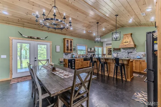 $600,000 | 15191 Pecan Drive, Lebanon, MO 65536