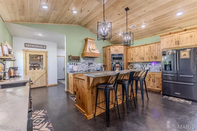 $600,000 | 15191 Pecan Drive, Lebanon, MO 65536