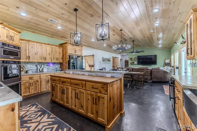 $600,000 | 15191 Pecan Drive, Lebanon, MO 65536