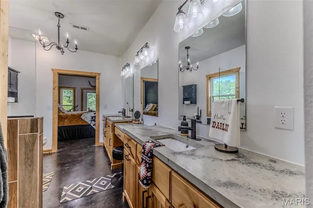 $600,000 | 15191 Pecan Drive, Lebanon, MO 65536